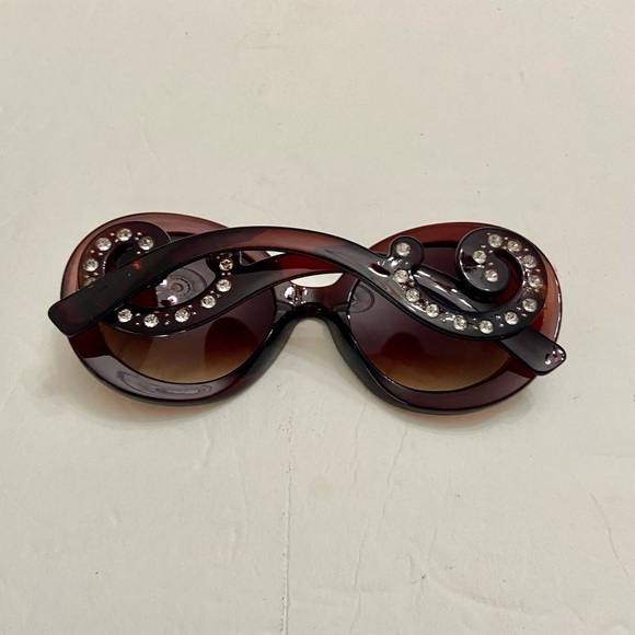 Elegant, High Fashion Brown Round Sunglasses with Rhinestones main image 5